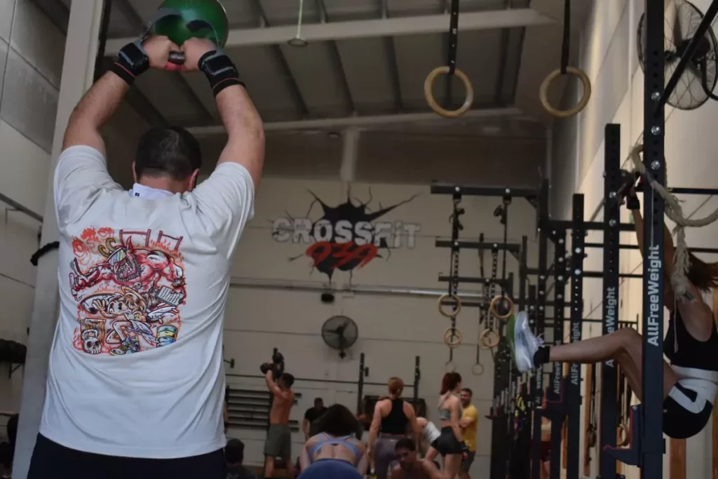 Atleta entrenando en el box CrossFit 939
